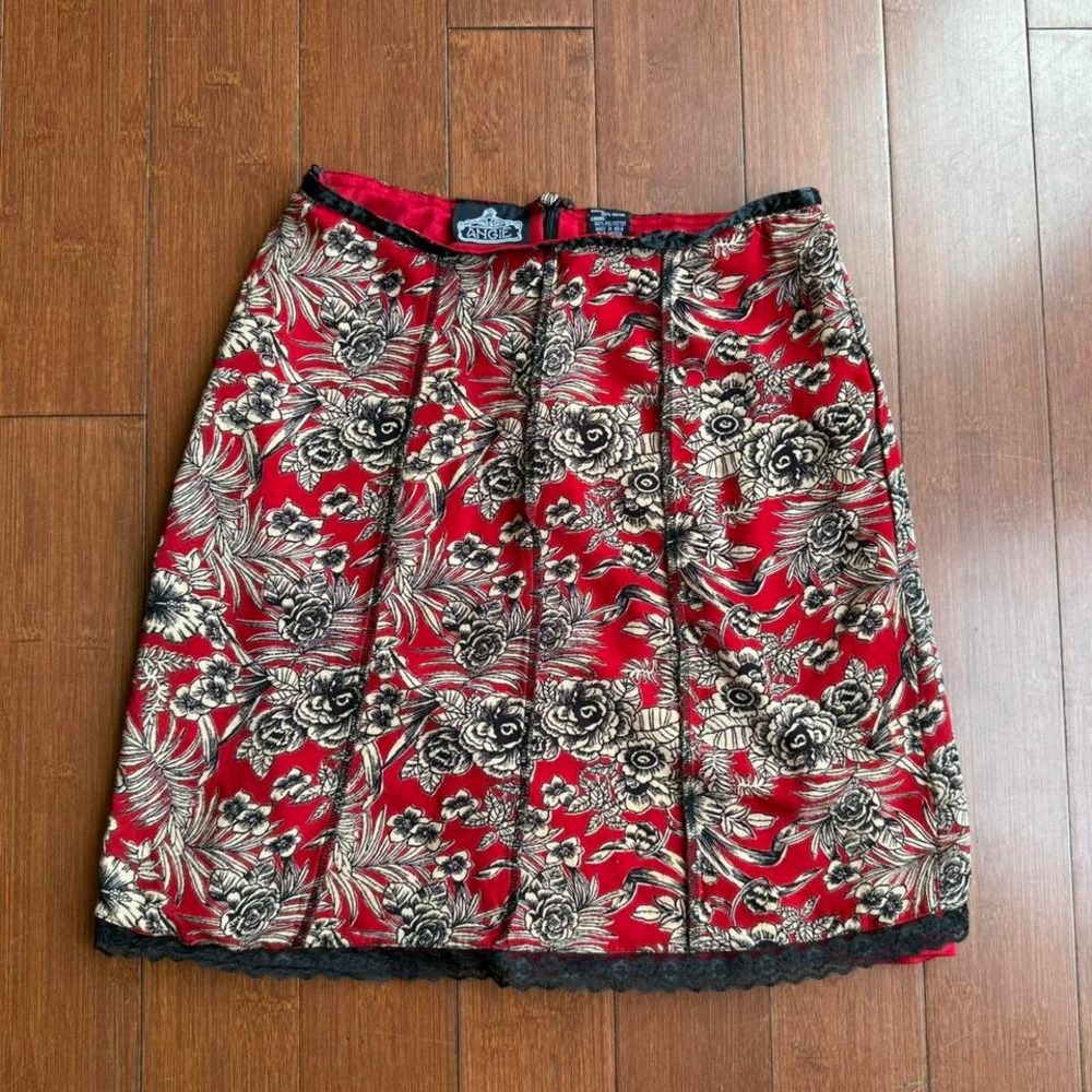 Red and Black Floral‎ Print Skirt